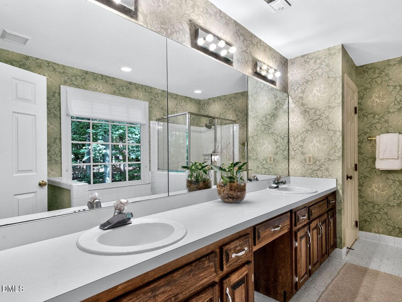 8308 Seagate Drive Raleigh, NC 27615 - Photo 13 of 24 023-1280x960-primary-bath
