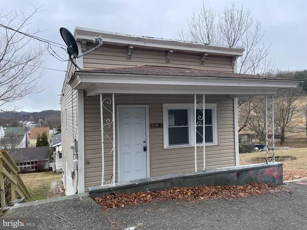 a front view of a house with garage
