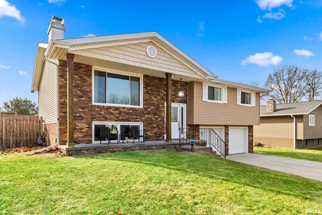 $244,900 | 113 Regal Lane, East Peoria, IL 61611