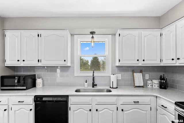 $244,900 | 113 Regal Lane, East Peoria, IL 61611