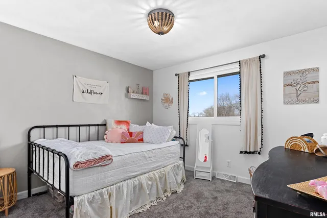 $244,900 | 113 Regal Lane, East Peoria, IL 61611