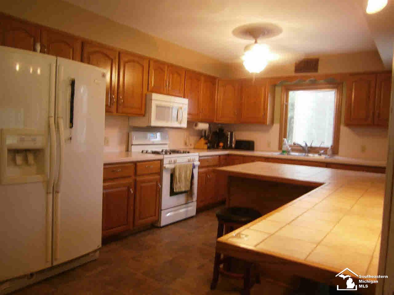 9412 Summerfield Road Temperance, MI 48182 - Photo 2 of 14 20446104-1.JPG