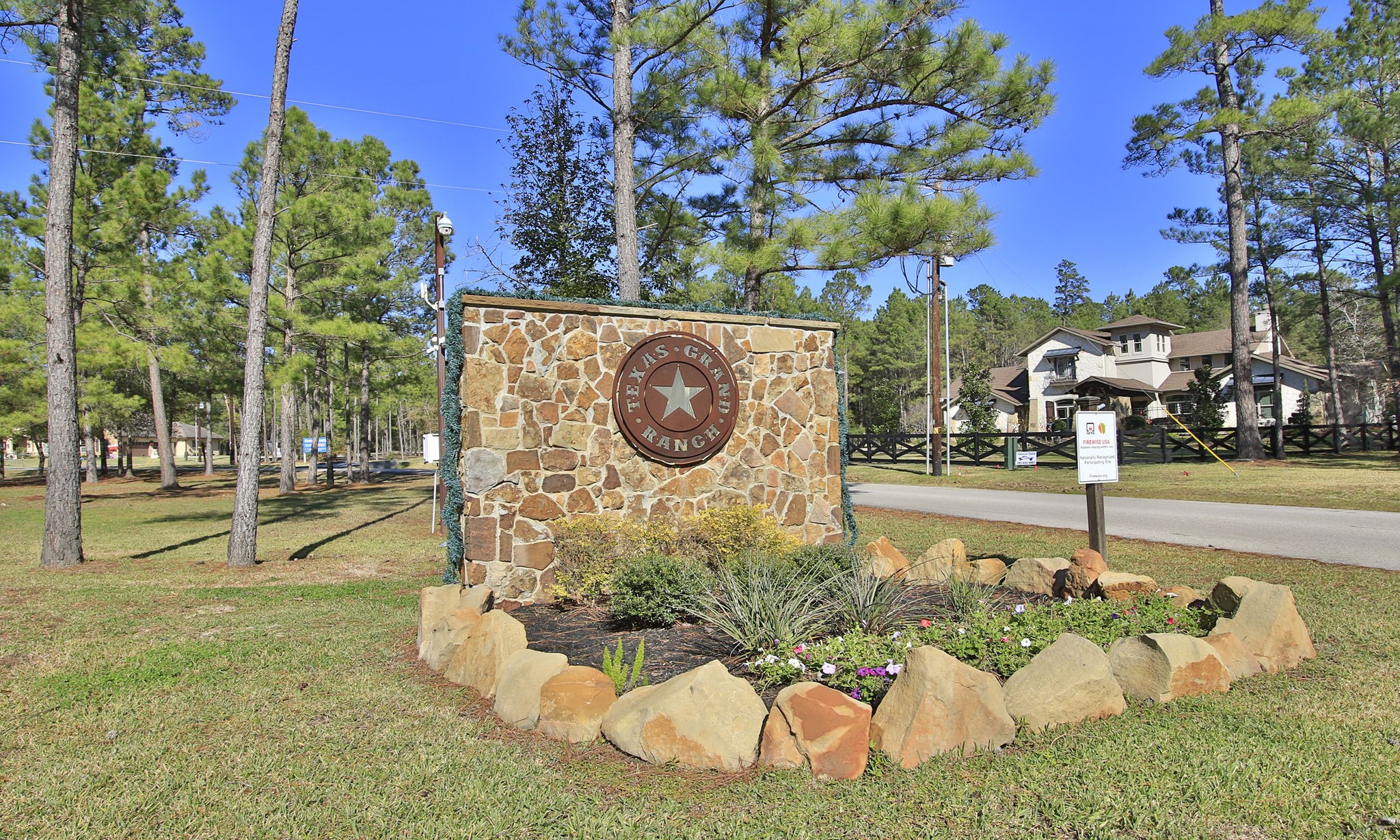 12-22-58 Grey Feather Road Huntsville, TX 77340 - Photo 20 of 21 a view of a park with swings