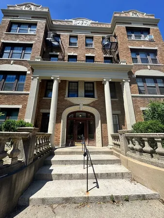 $2,400 | 24 Sidlaw Road, Unit 8, Boston, MA 02135