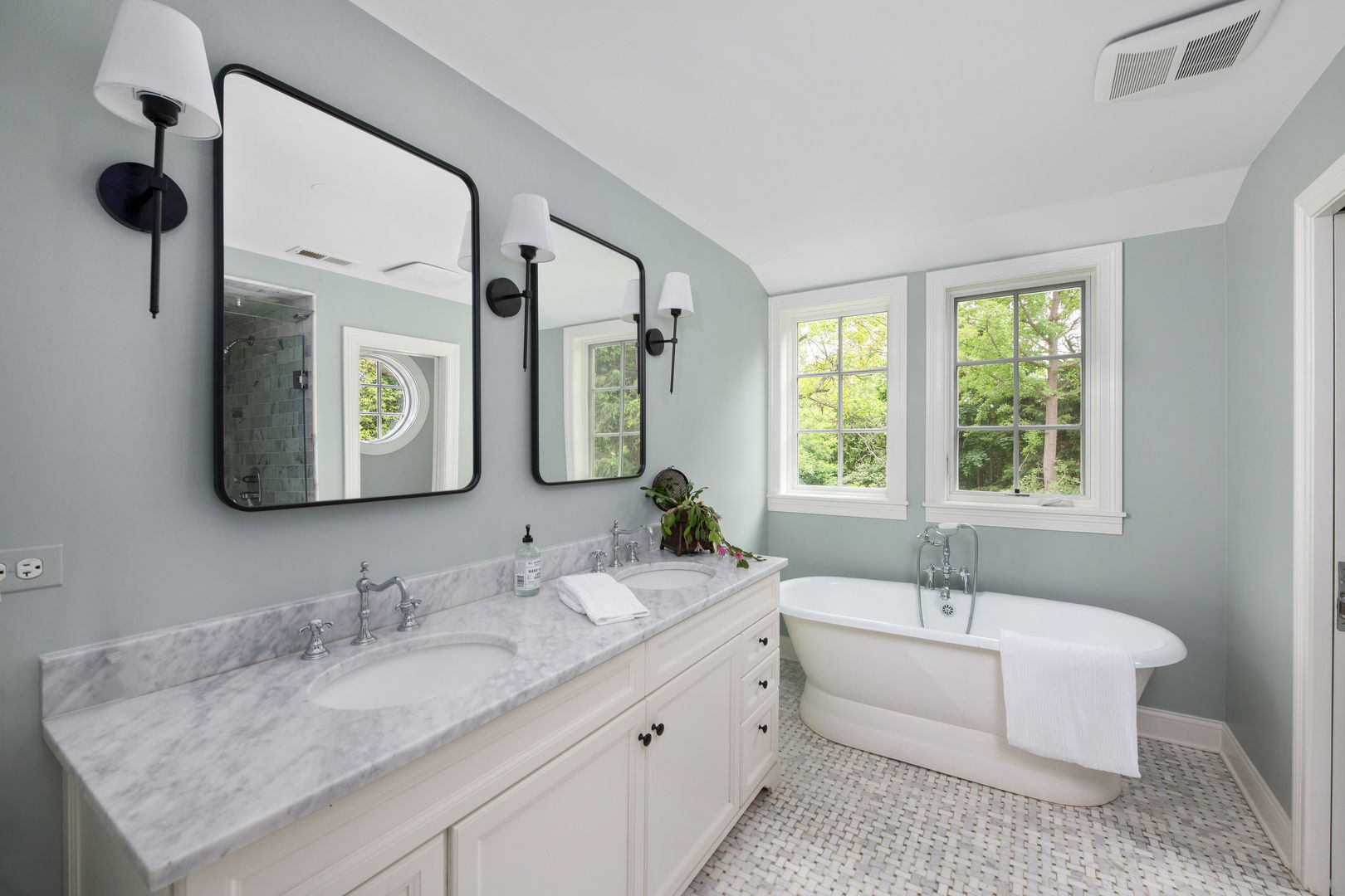 310 Maple Row Northfield, IL 60093 - Photo 21 of 39 Gallery Image 21
