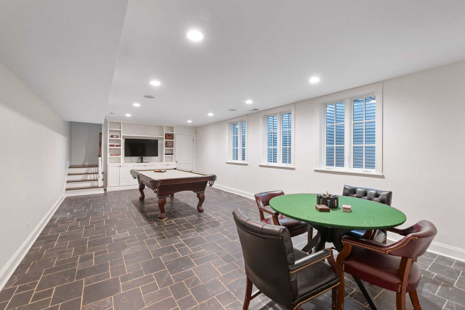 310 Maple Row Northfield, IL 60093 - Photo 27 of 39 Gallery Image 27