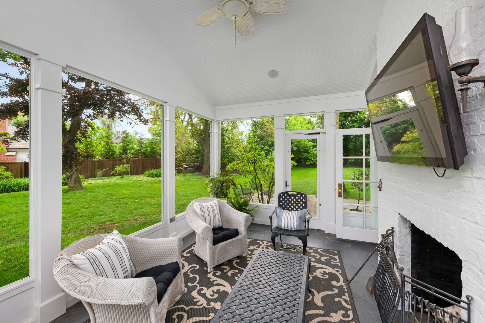 310 Maple Row Northfield, IL 60093 - Photo 30 of 39 Gallery Image 30