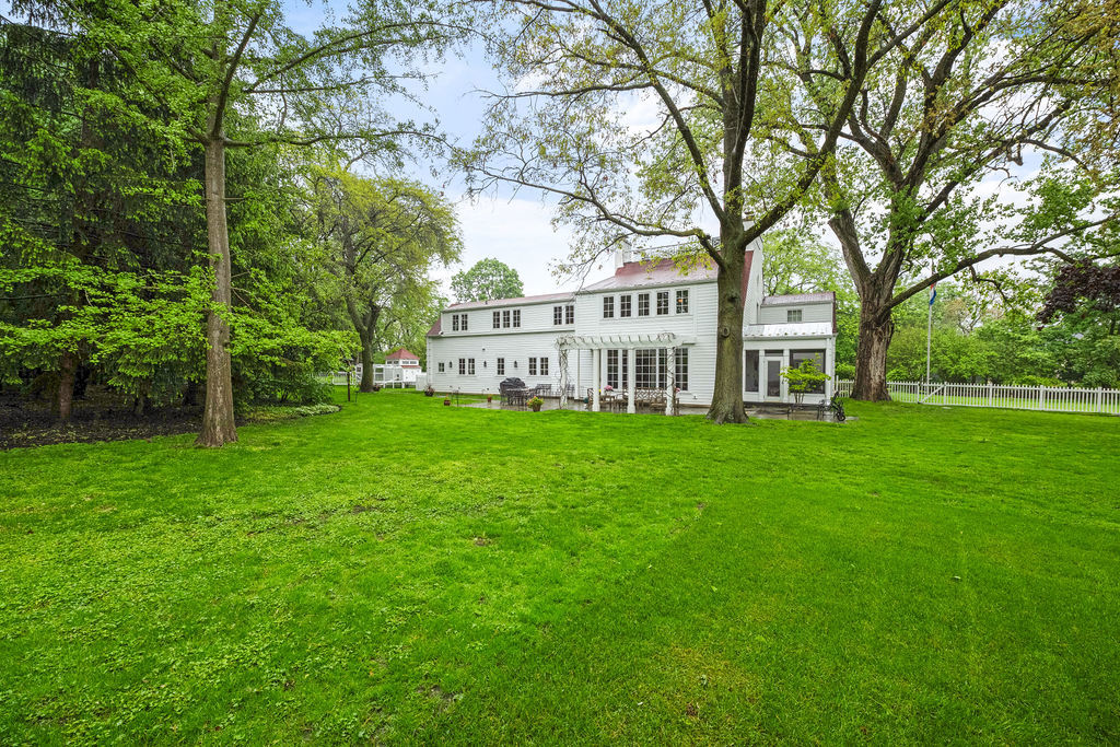 310 Maple Row Northfield, IL 60093 - Photo 37 of 39 Gallery Image 37