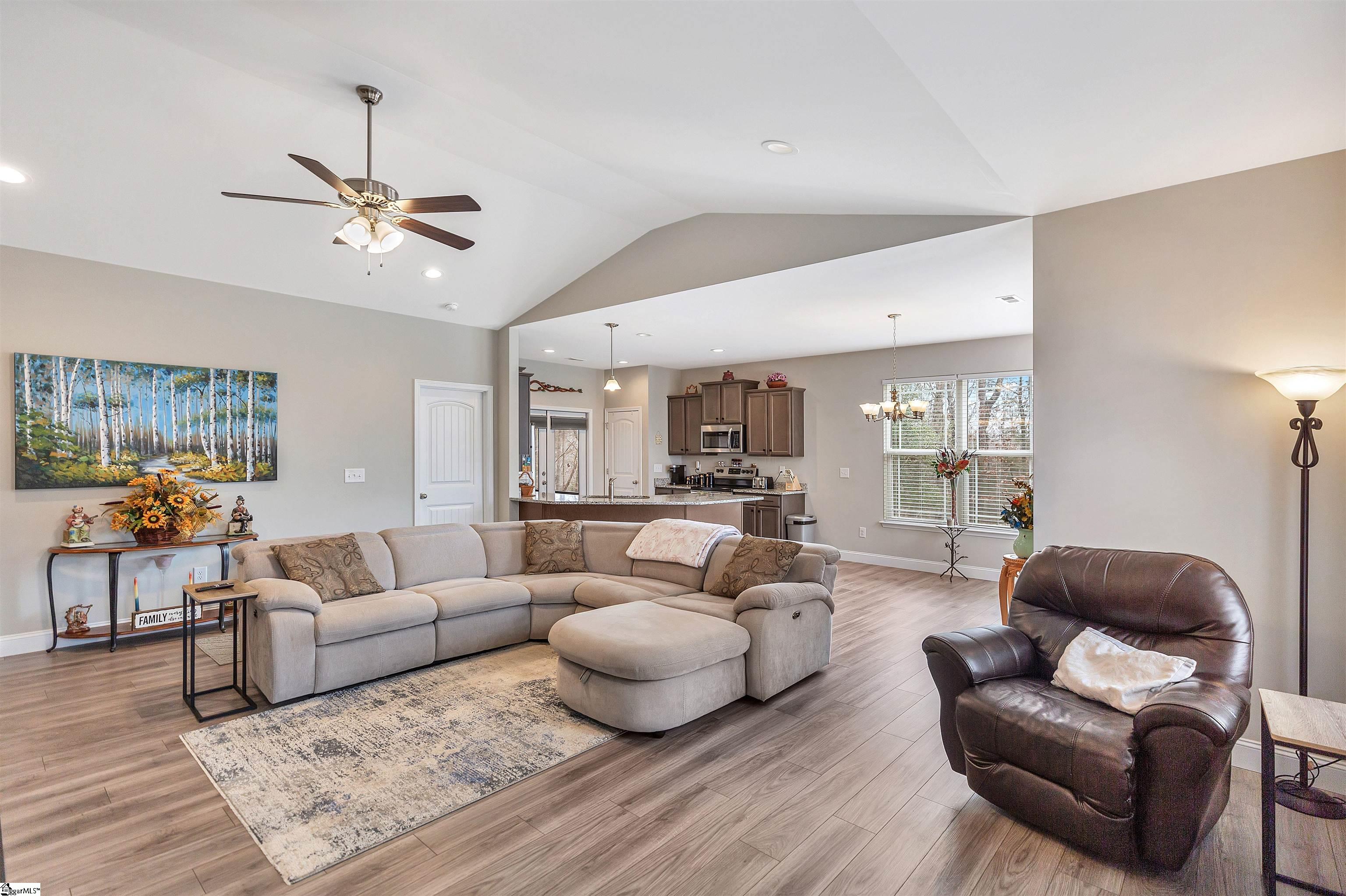 160 Inlet Pointe Drive Anderson, SC 29625 - Photo 8 of 42