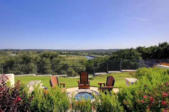 a view of yard with trees