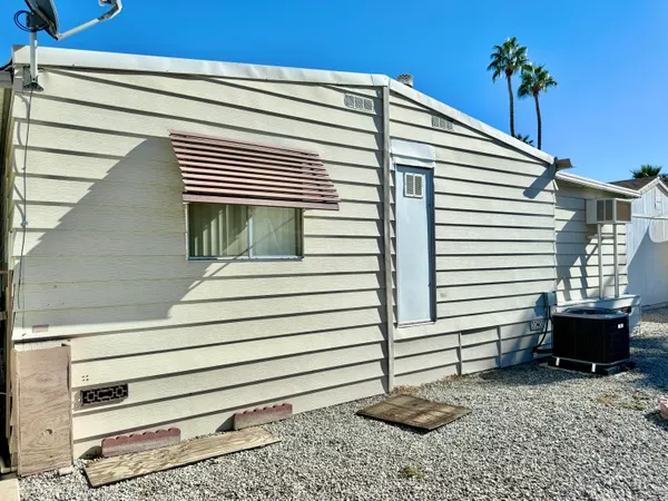 a view of a back side of the house