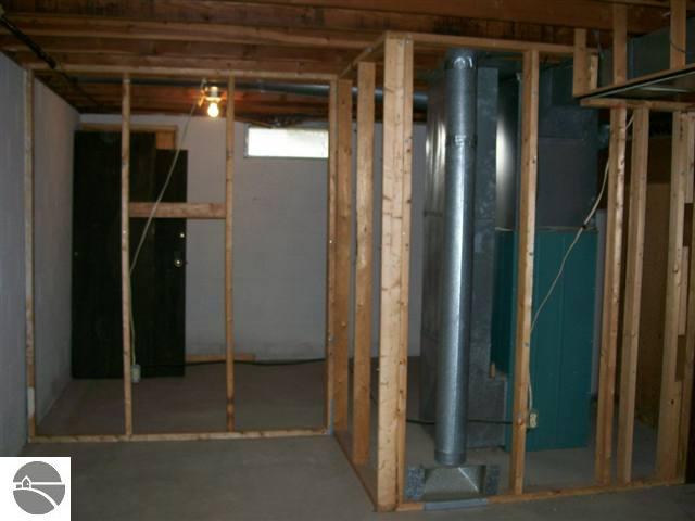 5576 Vance Road Grawn, MI 49637 - Photo 9 of 11 1704424-8.JPG