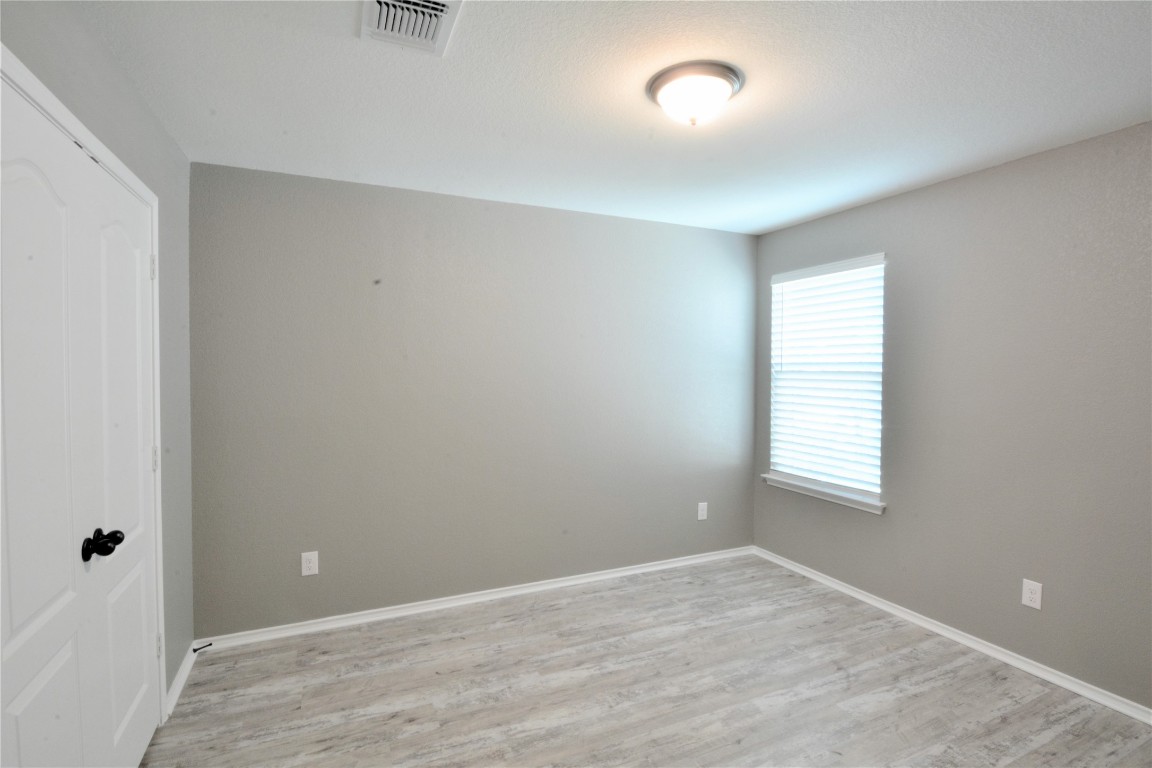 522 Thunder Valley Trail Georgetown, TX 78626 - Photo 19 of 24 an empty room with windows