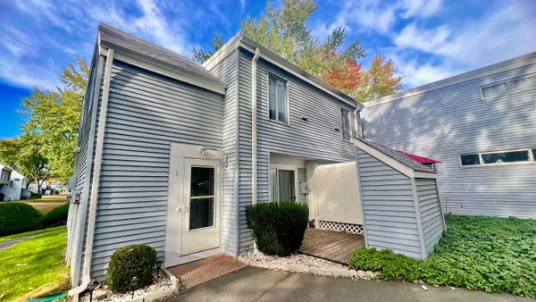 $2,200 | 1 Cinnamon Spring, Unit 1, South Windsor, CT 06074