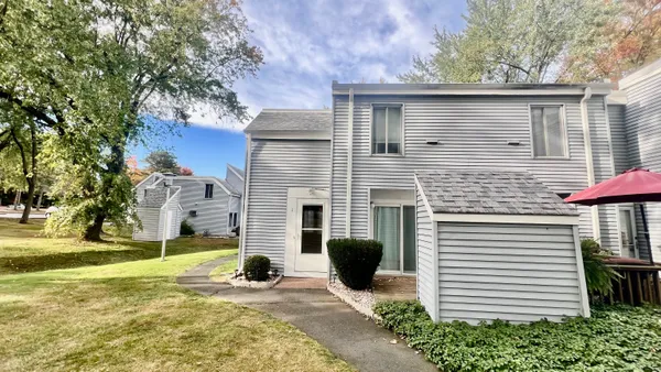 $2,200 | 1 Cinnamon Spring, Unit 1, South Windsor, CT 06074