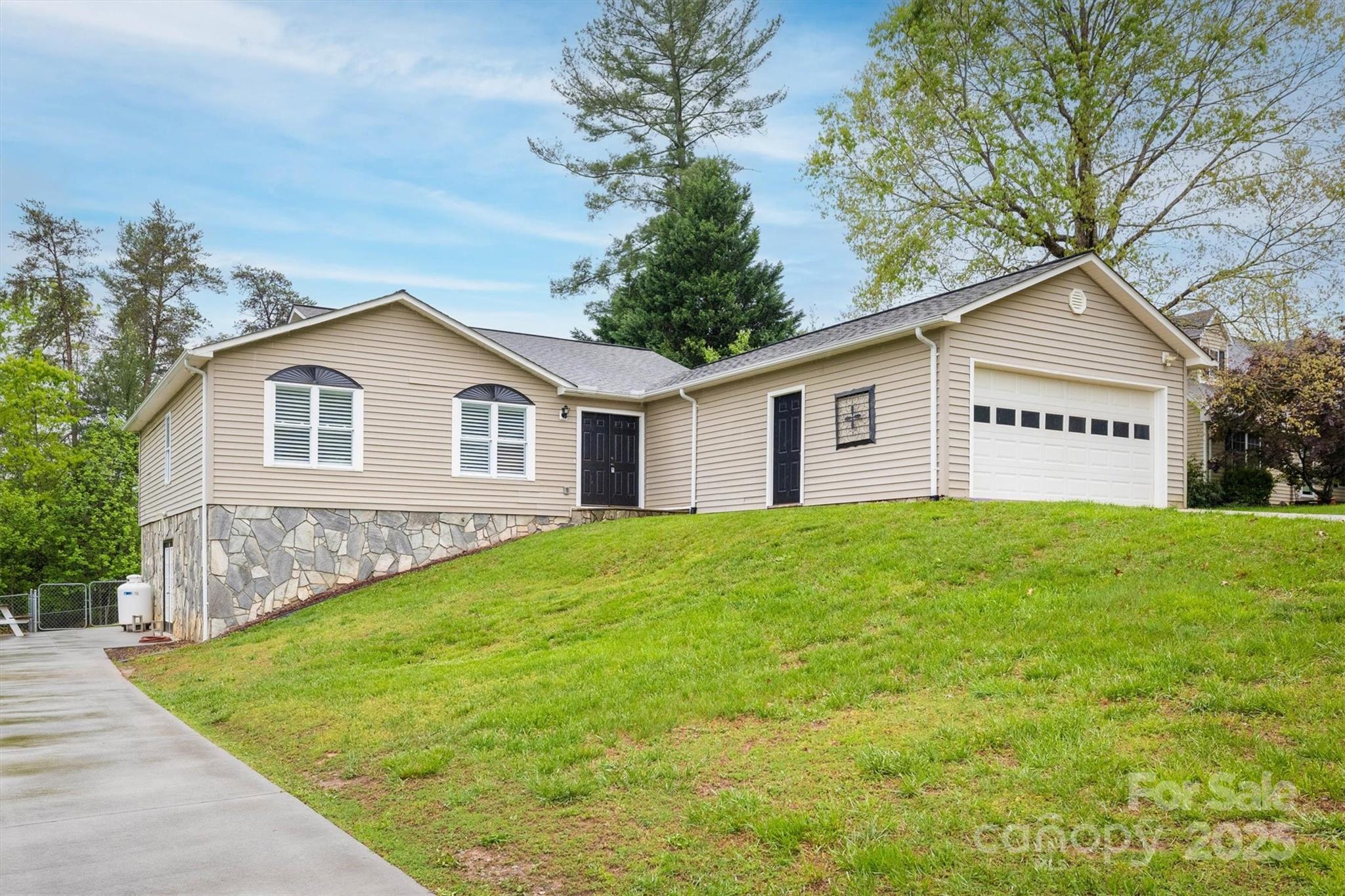 3085 Hunters Ridge Court Morganton, NC 28655 - Photo 1 of 28 Gallery Image 1