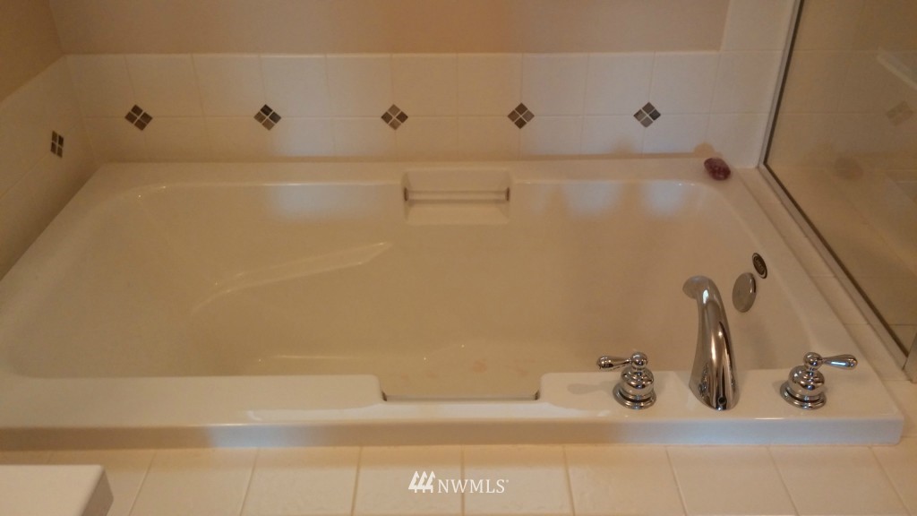 5301 Northeast 2nd Court Renton, WA 98059 - Photo 20 of 22 Gallery Image 20