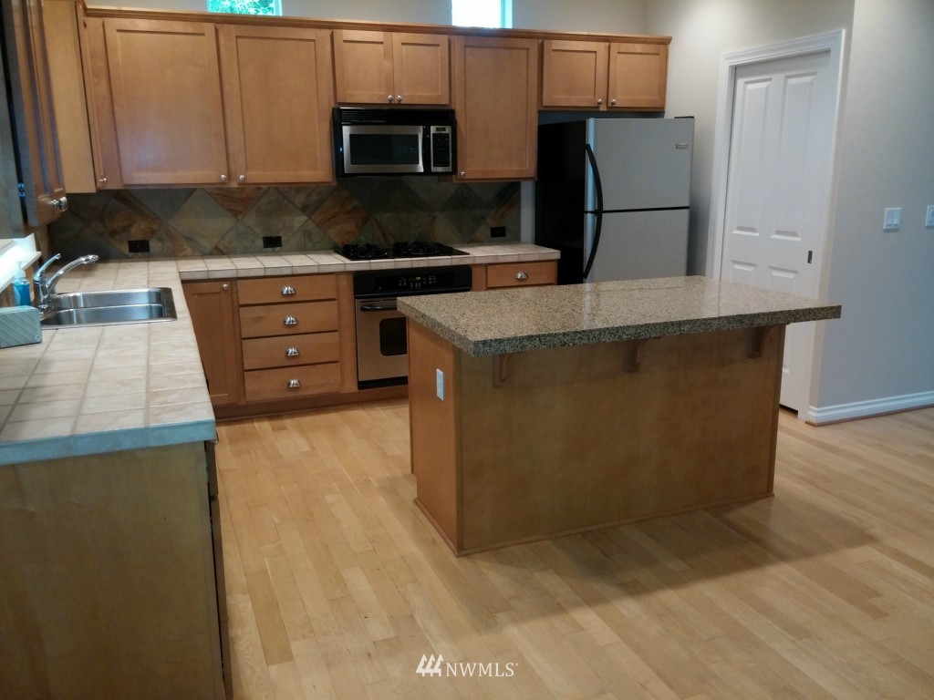 5301 Northeast 2nd Court Renton, WA 98059 - Photo 10 of 22 Gallery Image 10