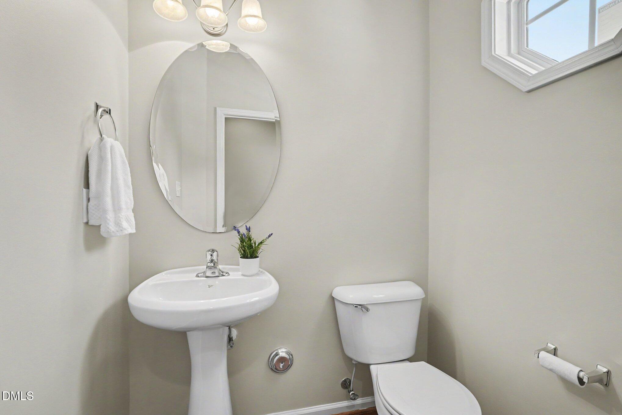 2719 Andover Glen Road Raleigh, NC 27604 - Photo 14 of 47 powder room