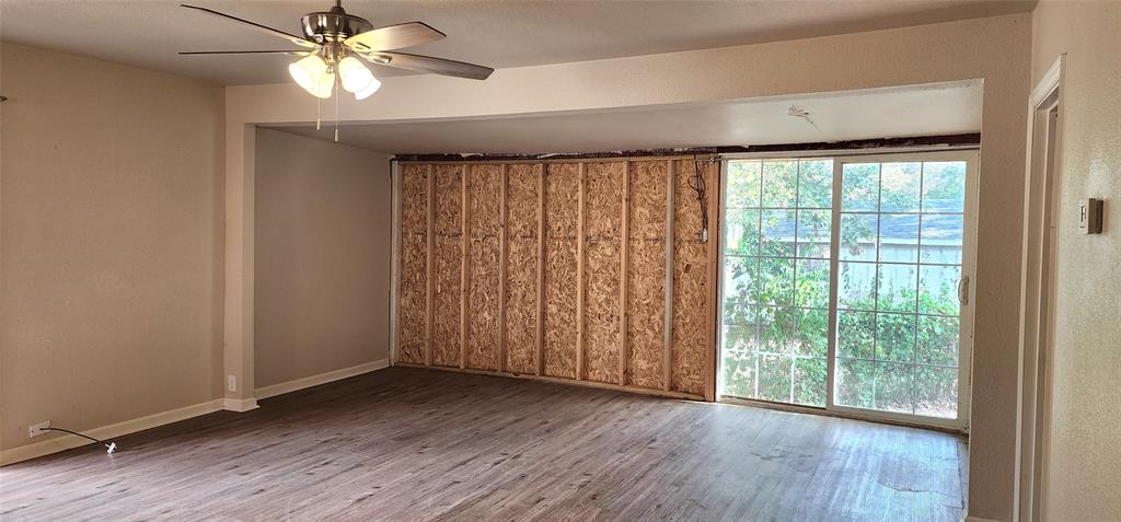2016 Gavin Road Tool, TX 75143 - Photo 6 of 26 The living area has alot of potential, just needs some finish out.
