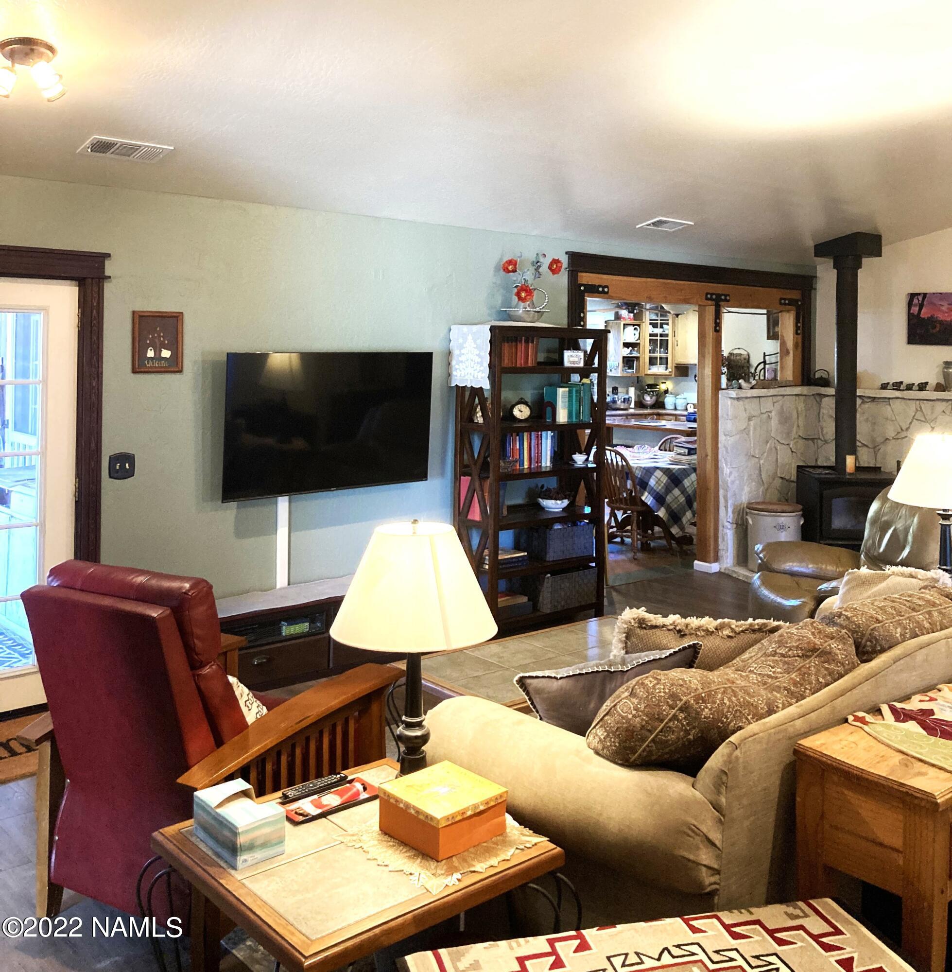 9682 Pioneer Valley Road Flagstaff, AZ 86004 - Photo 12 of 43 living rm3