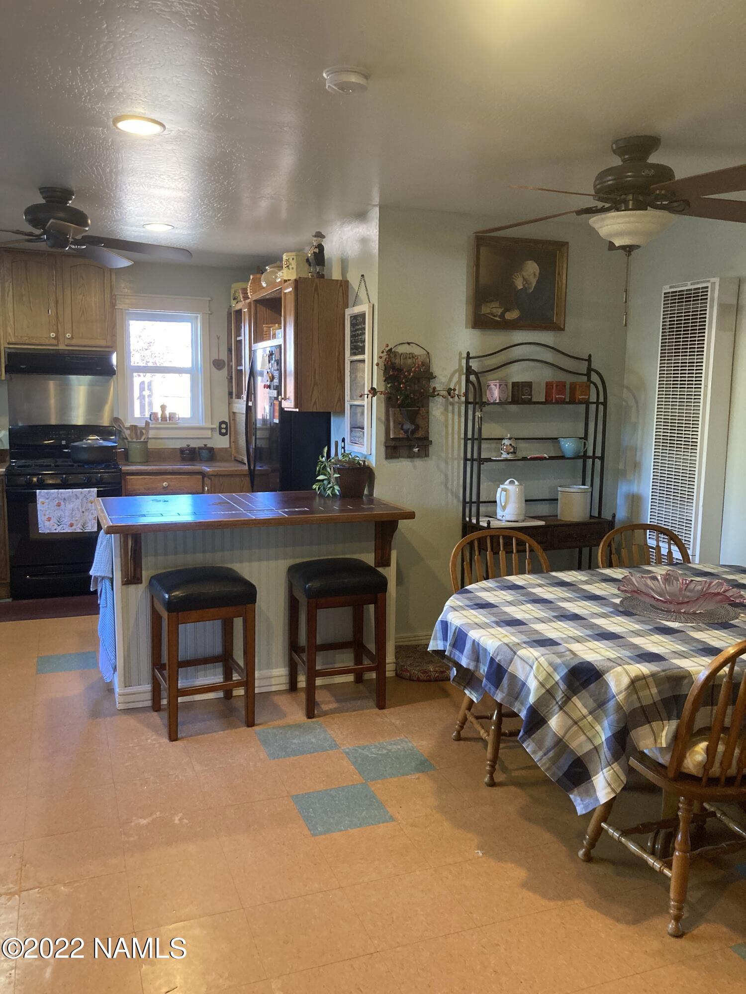 9682 Pioneer Valley Road Flagstaff, AZ 86004 - Photo 17 of 43 kitchen dining