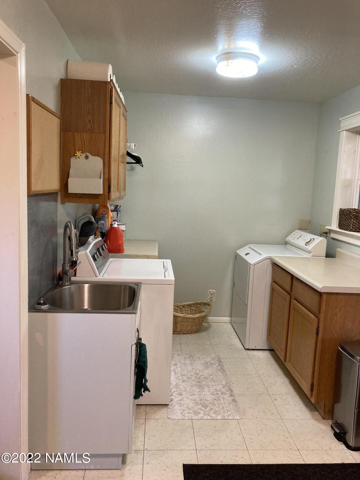 9682 Pioneer Valley Road Flagstaff, AZ 86004 - Photo 20 of 43 large laundry room