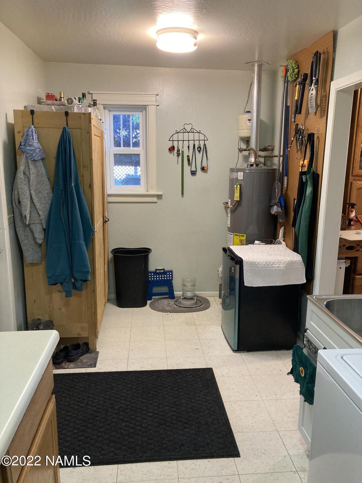 9682 Pioneer Valley Road Flagstaff, AZ 86004 - Photo 21 of 43 laundry2