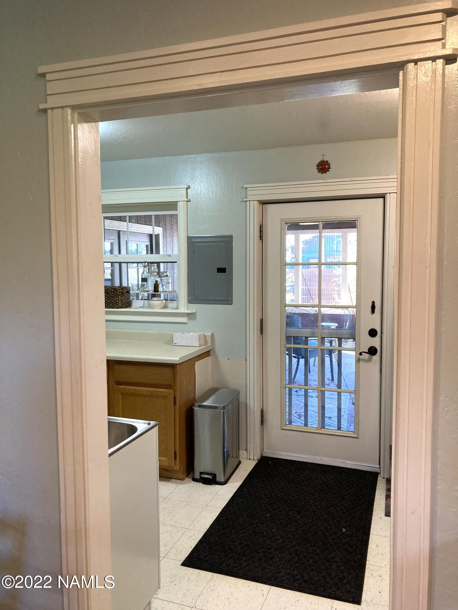 9682 Pioneer Valley Road Flagstaff, AZ 86004 - Photo 22 of 43 laundry to patio