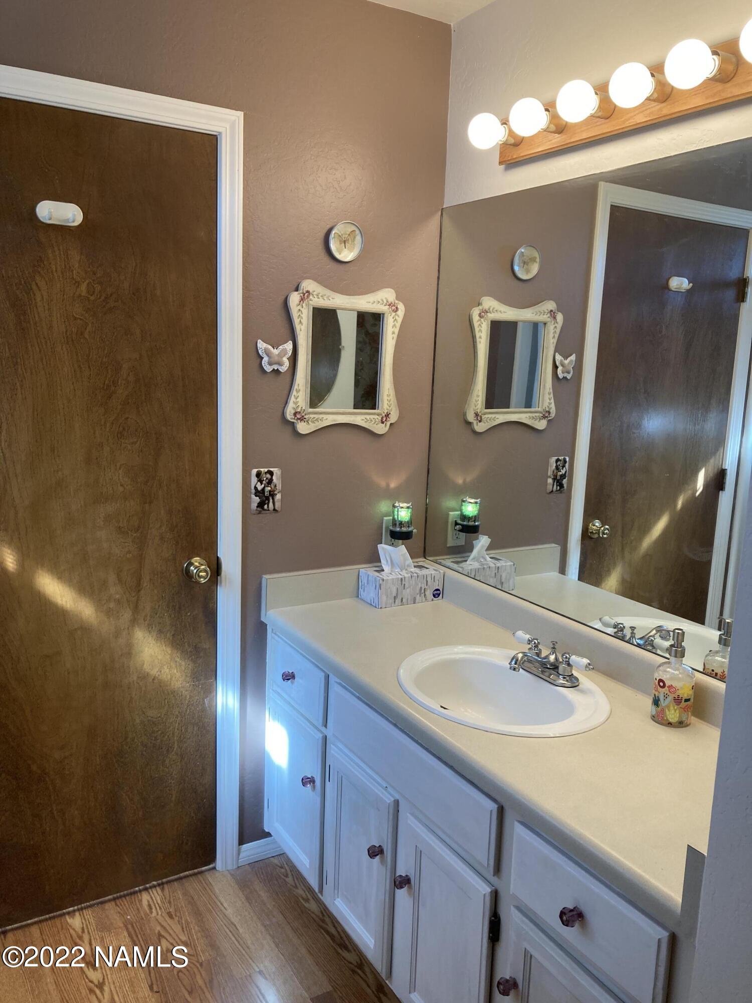 9682 Pioneer Valley Road Flagstaff, AZ 86004 - Photo 25 of 43 master bath