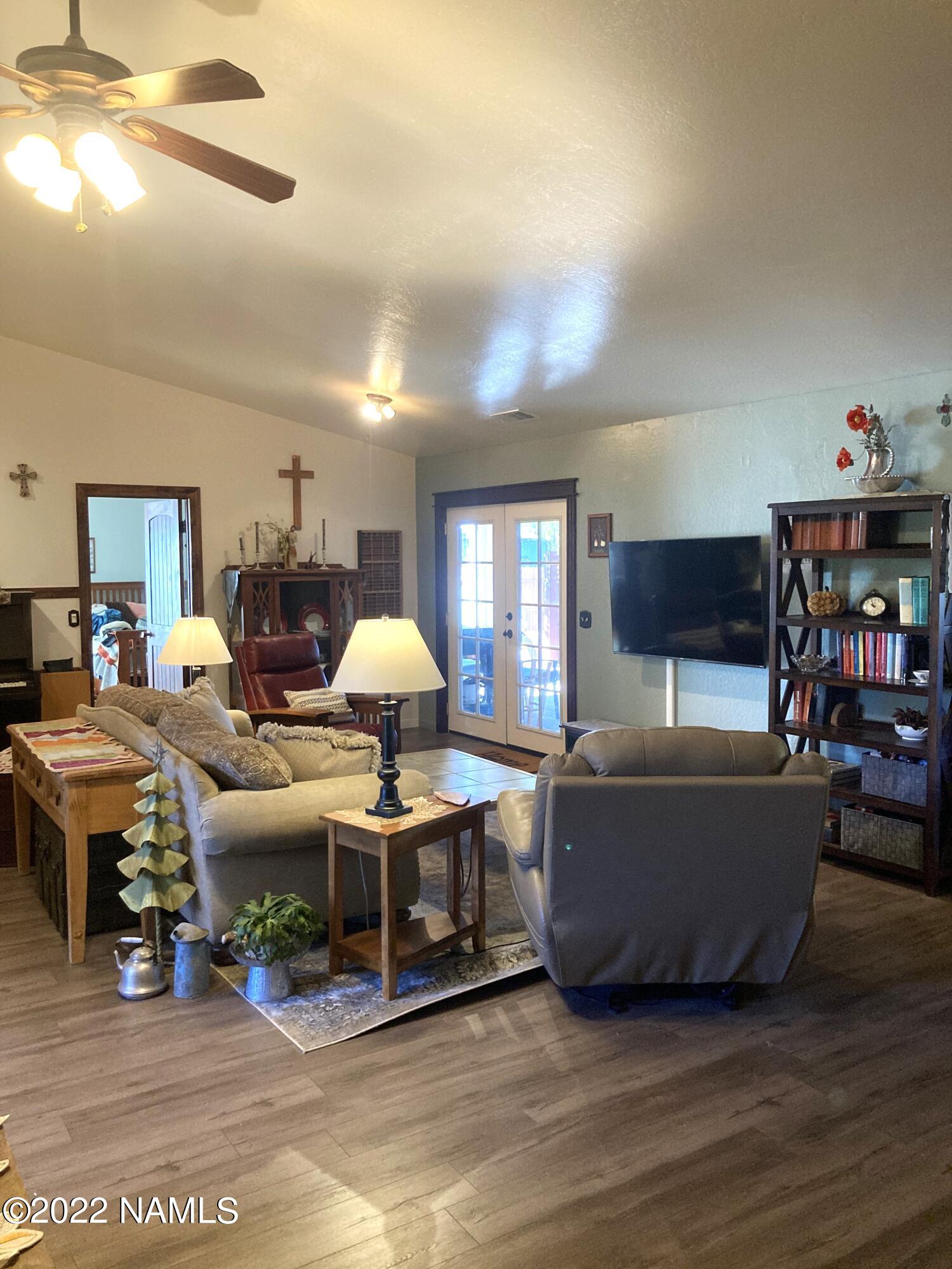 9682 Pioneer Valley Road Flagstaff, AZ 86004 - Photo 10 of 43 living rm2