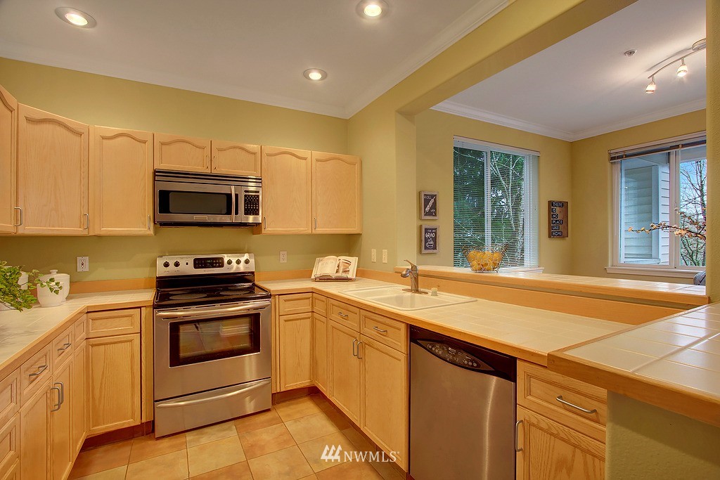 7583 Old Redmond Road, Unit C208 Redmond, WA 98052 - Photo 8 of 15 Gallery Image 8