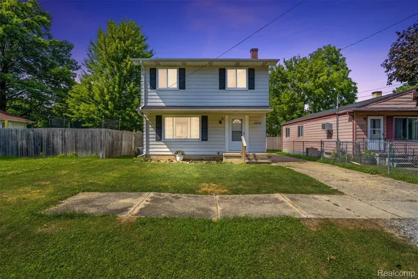 $179,900 | 1405 Williamson Avenue, Burton, MI 48529