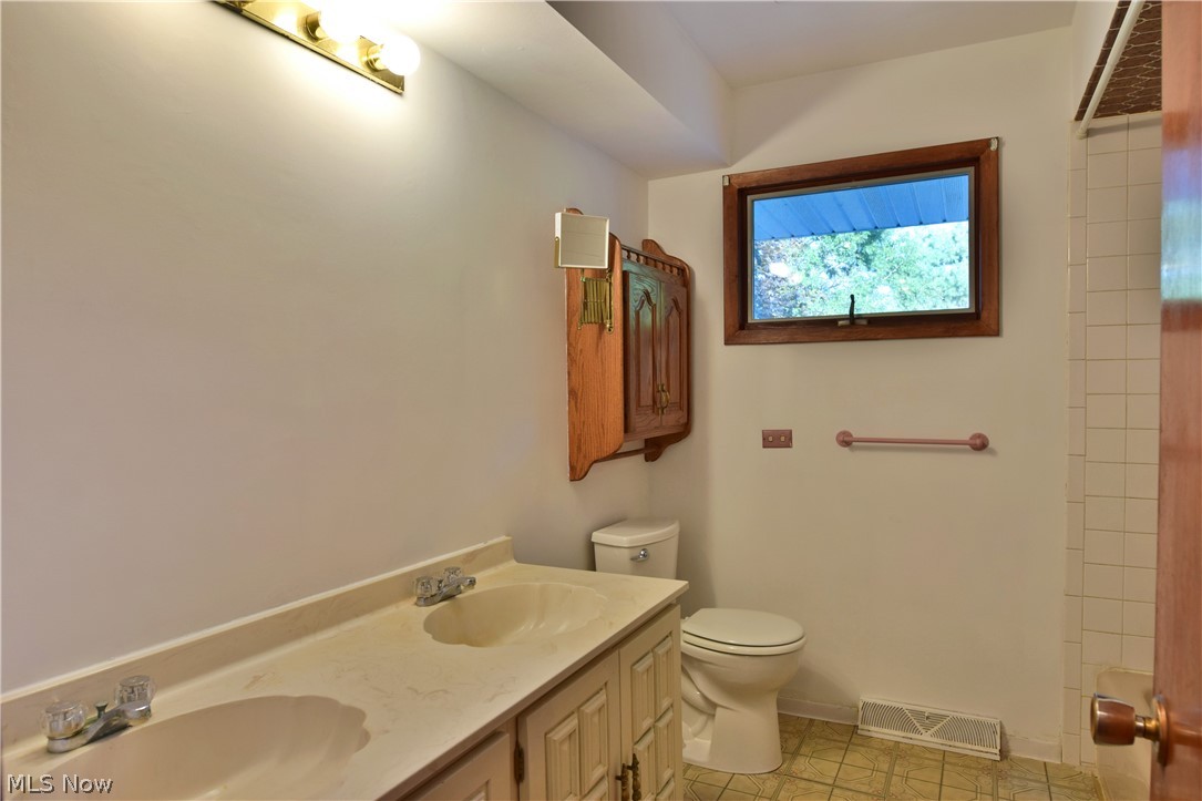 4270 Templeton Road Northwest Warren, OH 44481 - Photo 16 of 35 Gallery Image 16