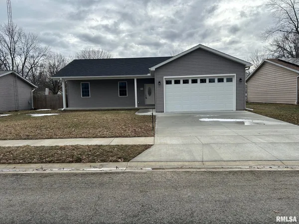 $274,900 | 910 East Heights Avenue, Taylorville, IL 62568
