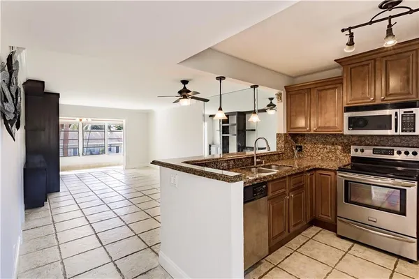 $1,725 | 2800 Fiore Way, Unit 2060, Delray Beach, FL 33445