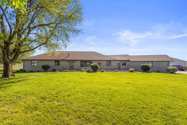 $425,000 | 12317 North 1100 East Road, Catlin, IL 61817