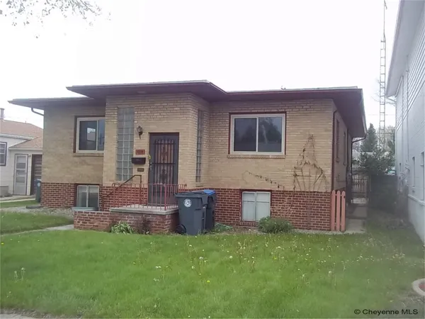 $750 | 1814 East 17th Street, Unit 2, Cheyenne, WY 82001