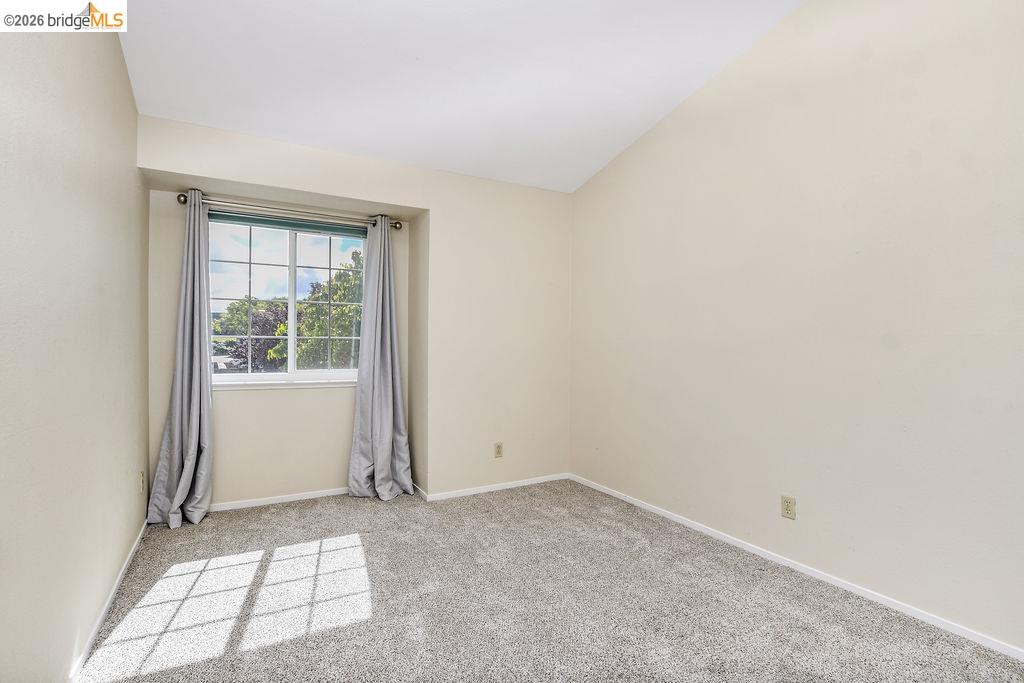 184 Pelican Loop Pittsburg, CA 94565 - Photo 24 of 56 an empty room with windows