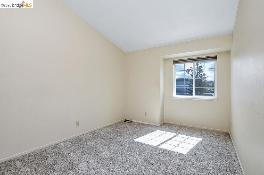 184 Pelican Loop Pittsburg, CA 94565 - Photo 28 of 56 an empty room with a window