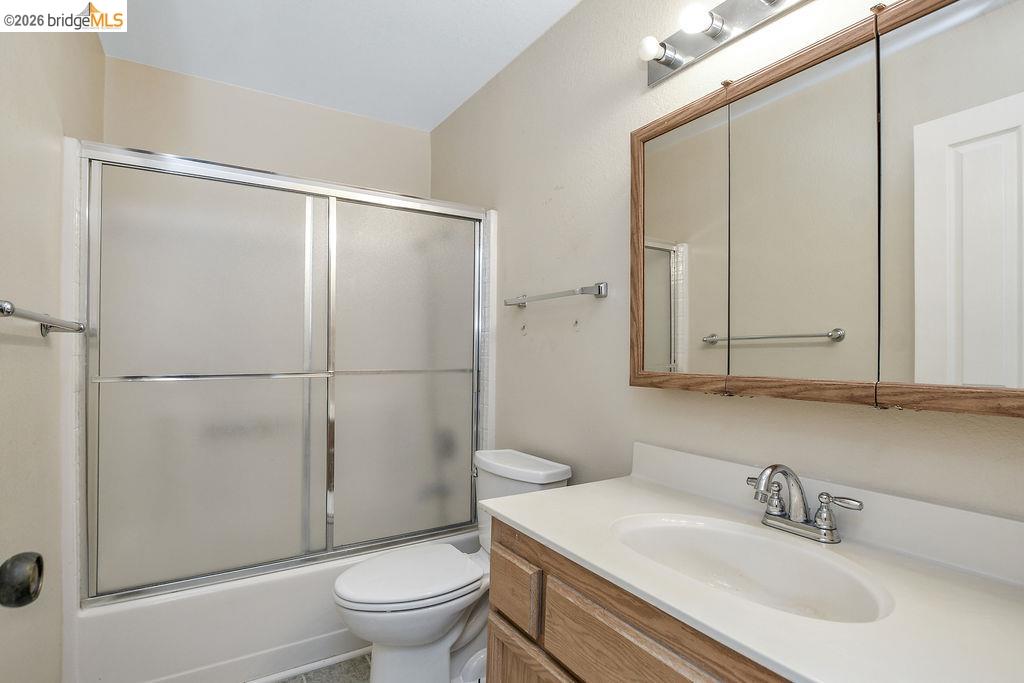 184 Pelican Loop Pittsburg, CA 94565 - Photo 31 of 56 a bathroom with a sink toilet and vanity