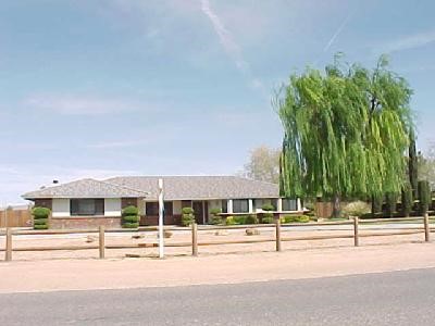14319 Rincon Road Apple Valley, CA 92307 - Photo 1 of 1 a view of a basket ball ground