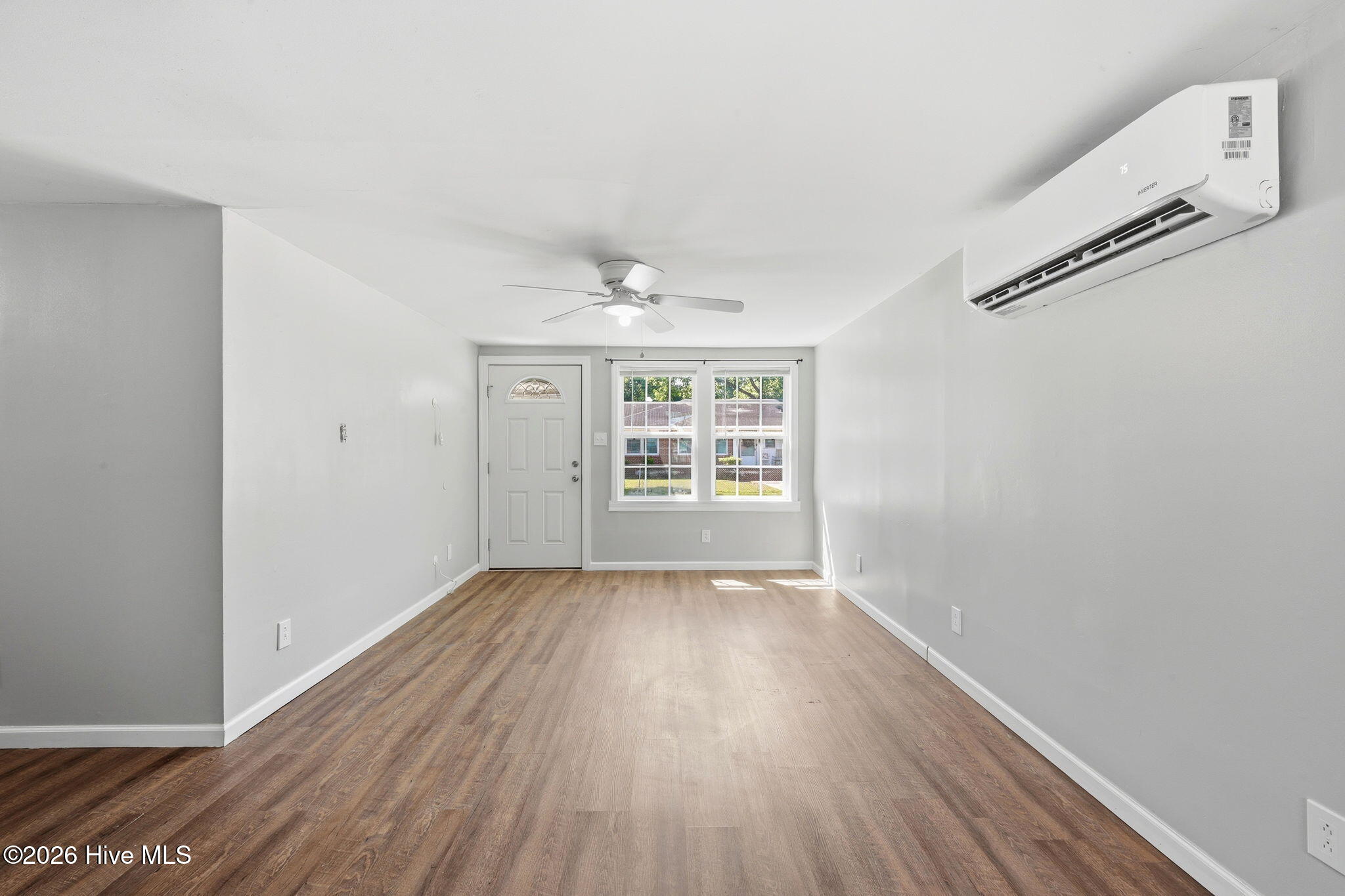 518 Ruth Avenue New Bern, NC 28560 - Photo 8 of 42 Living RM