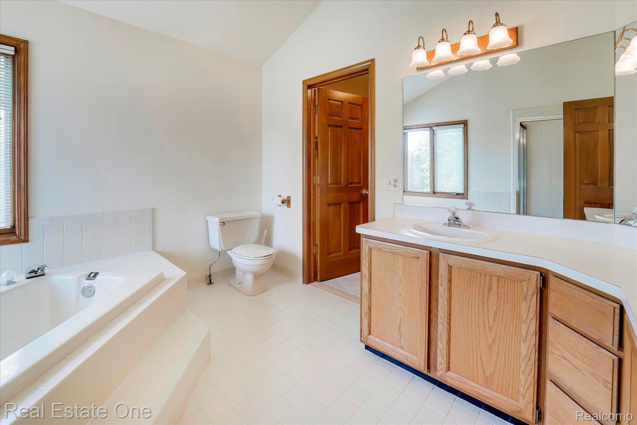 1274 Kingspath Drive Rochester, MI 48306 - Photo 30 of 51 Gallery Image 30