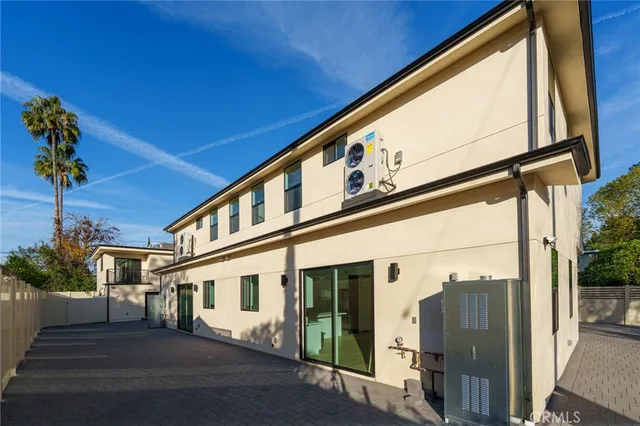 $4,500 | 14121 Emelita Street, Sherman Oaks, CA 91401