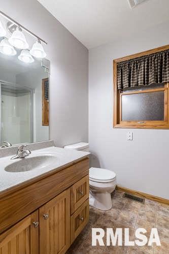 2233 Hickory Hills Road Muscatine, IA 52761 - Photo 13 of 24 Gallery Image 13