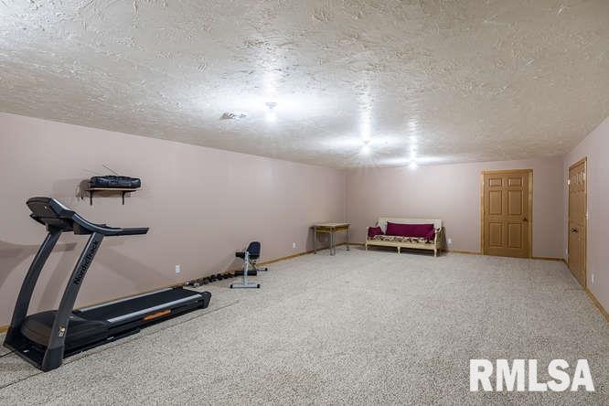 2233 Hickory Hills Road Muscatine, IA 52761 - Photo 16 of 24 Gallery Image 16