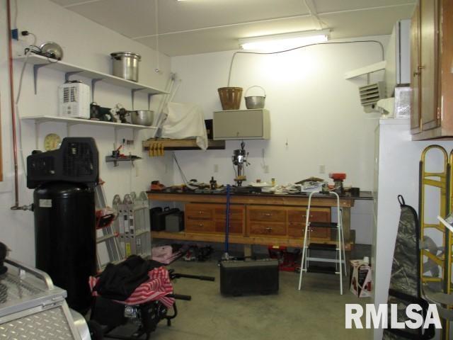 2233 Hickory Hills Road Muscatine, IA 52761 - Photo 20 of 24 Gallery Image 20