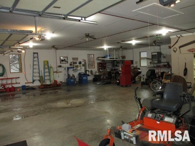 2233 Hickory Hills Road Muscatine, IA 52761 - Photo 21 of 24 Gallery Image 21