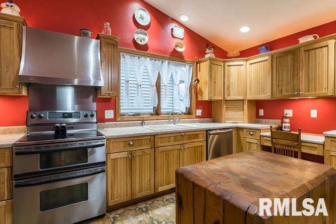 2233 Hickory Hills Road Muscatine, IA 52761 - Photo 3 of 24 Gallery Image 3